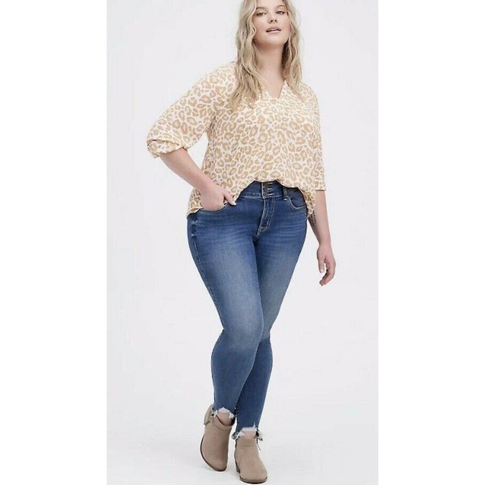 New Torrid Womans Sz 2X Plus Blouse Animal Print V Neck Blouse Long Sleeve NWT